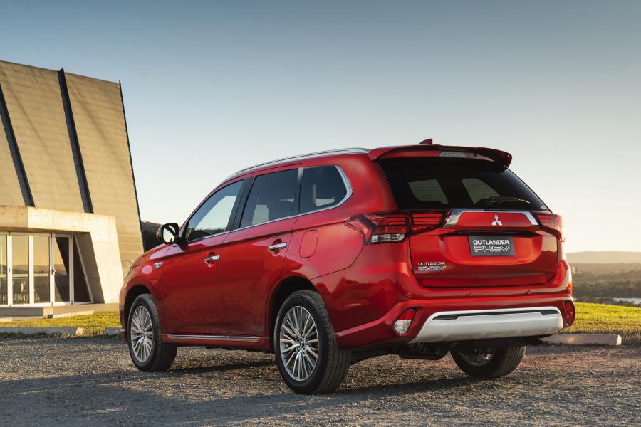  Mitsubishi Outlander PHEV 2018 года  (AU) (фото 4 из 10)